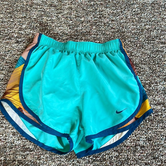 Nike Pants - Nike tempo shorts